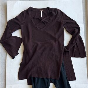 Free People-Women's Dark Brown V-Neck Knit Top with Crisscross Detail. Sz XS.